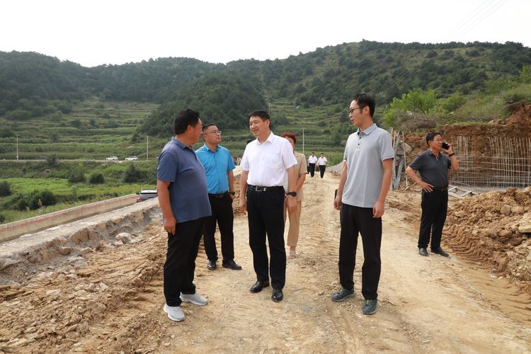 会现场调研中,胡海军一行听取了国家矿山安全监察局山西局驻神北村,壶